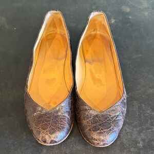 Ralph Lauren vintage circa 1980’s chocolate brown alligator ballet flats. Size 7